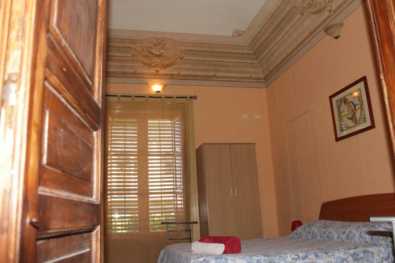 B&B Stazione Centrale Palermo Buitenkant foto